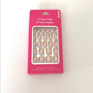 24 faux nails